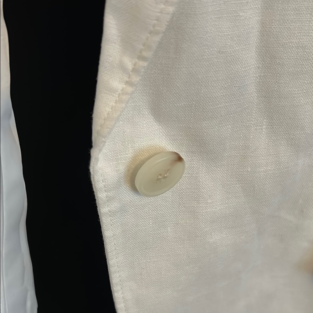 White Tailored Blazer With Structured Shoulders - image 2